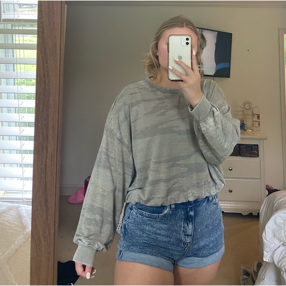 Camo cropped sweatshirt